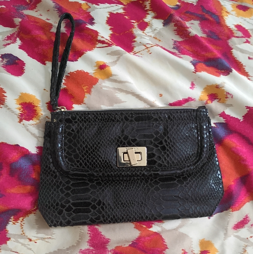 Balmain Elegant Black Snakeskin Clutch